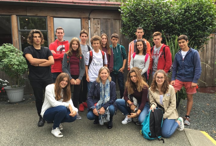 Carmen Codinach y estudiantes Cowichan Valley