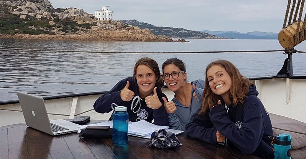 año escolar en el mar.