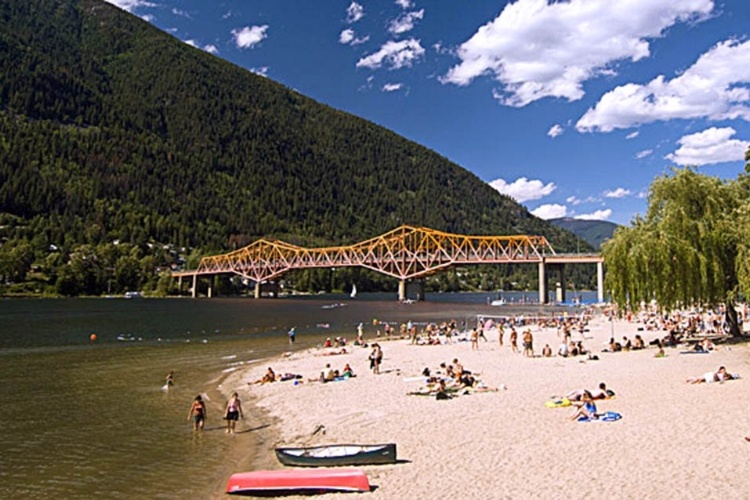 Colegios en Kootenay Lake